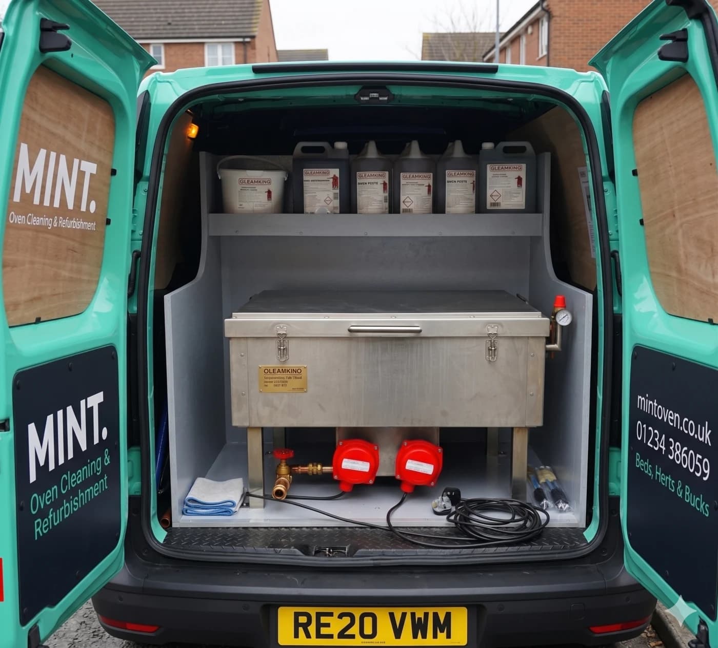 MINT technician deep cleaning an oven in a Bedford, Bedfordshire home